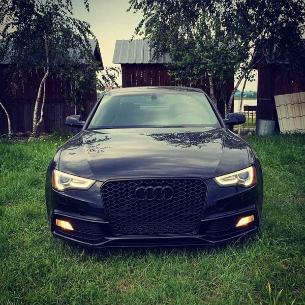Автологотип черная эмблема Audi A5 2008-2016 Black Edition в решетку радиатора 8T0853605 260763 фото