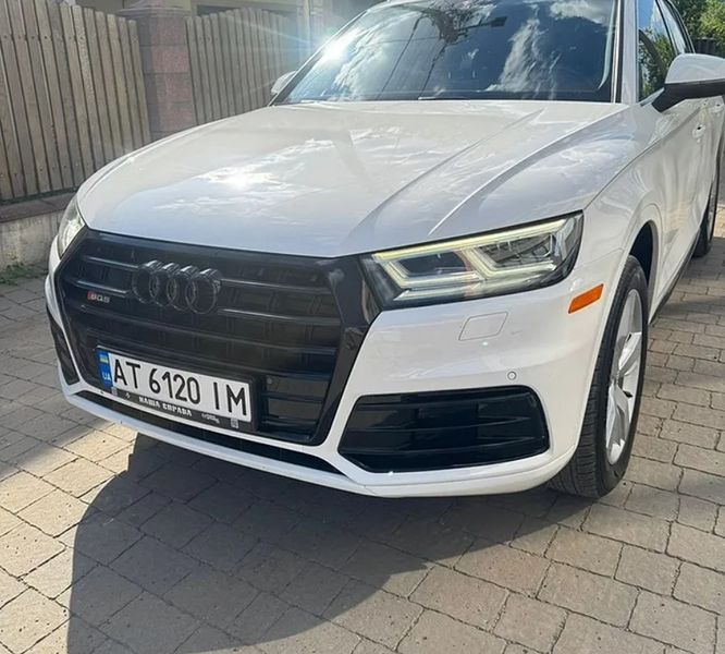 Решітка радіатора на Audi Q5 2016-2020 стиль SQ5 Black 241066 фото