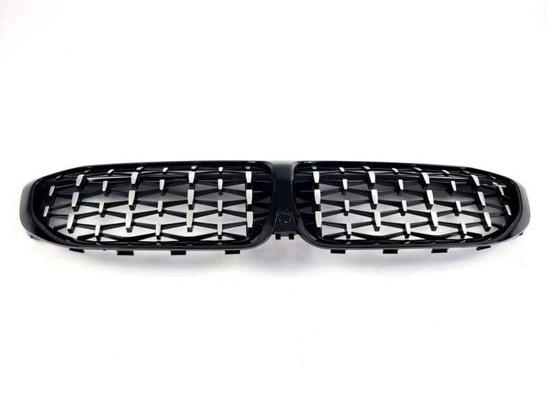 Решітка радіатора на BMW 3 G20, G21 2018-2022 Diamond Silver 429111 фото Решітка радіатора на BMW 3 G20, G21 2018-2022 Diamond Silver 429111 фото