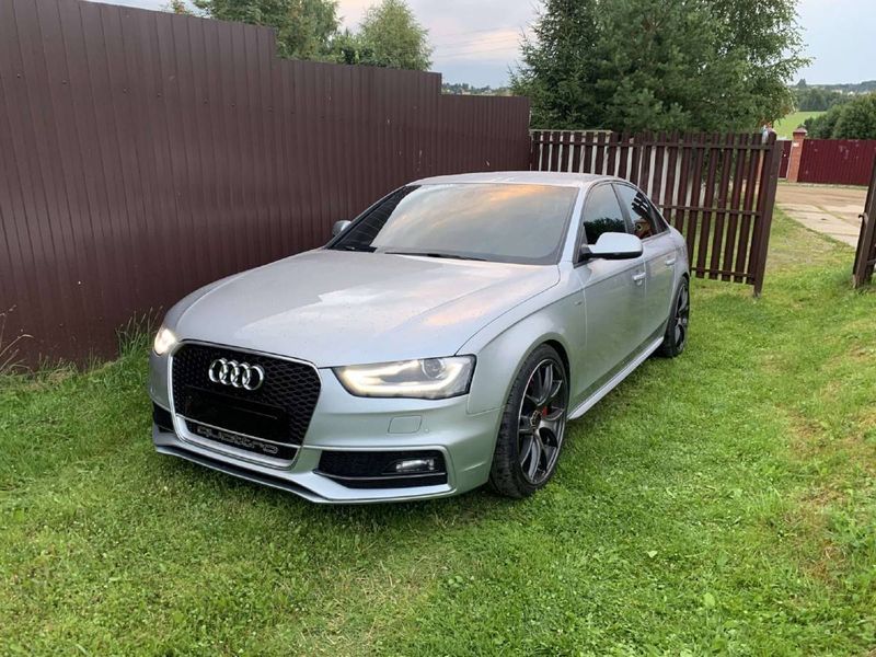 Решітка радіатора на Audi A4 B8 2011-2015 стиль RS4 Chrome Black quattro 427282 фото