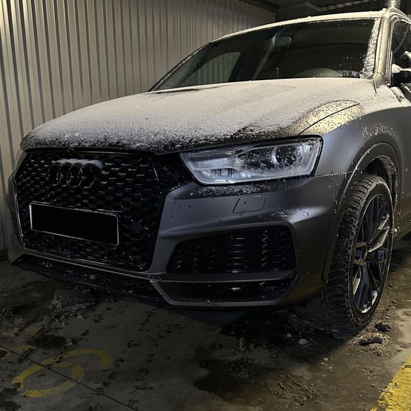 Решетка радиатора на Audi Q3 2014-2018 в стиле RSQ3 Black 427341 фото
