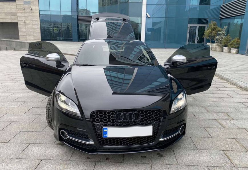 Решетка радиатора на Audi TT 2010-2014 в стиле TTRS Black 429969 фото