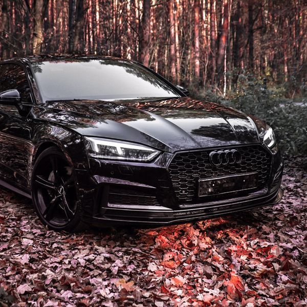 Решетка радиатора на Audi A5 2016-2020 в стиле RS5 Черный глянец 521582 фото