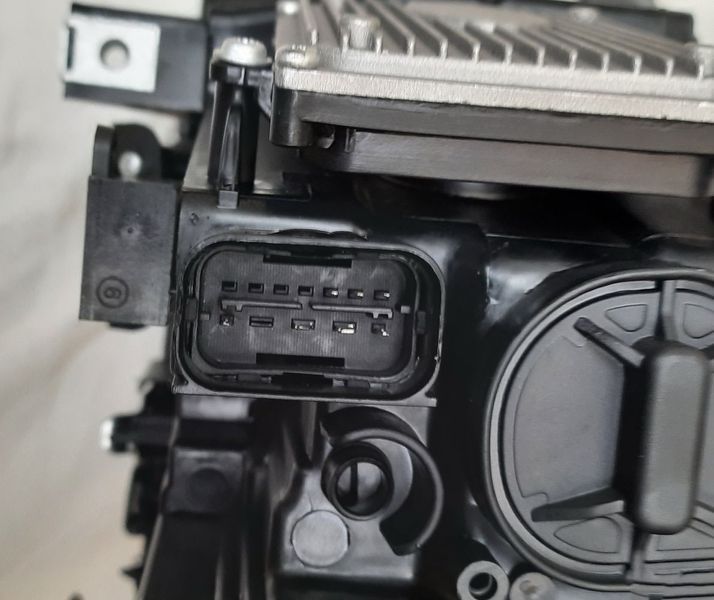 Передние фары на BMW 5 Series F10 2013-2017 FULL LED вместо оригинальных ксеноновых неадаптивных фар SY 430401 фото