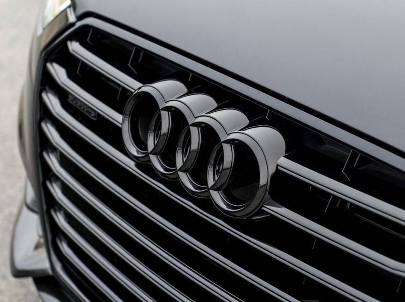Автологотип черная эмблема Audi A6 C7 2014-2018 Black Edition в решетку радиатора 4K5853602 232881 фото Автологотип черная эмблема Audi A6 C7 2014-2018 Black Edition в решетку радиатора 4K5853602 232881 фото