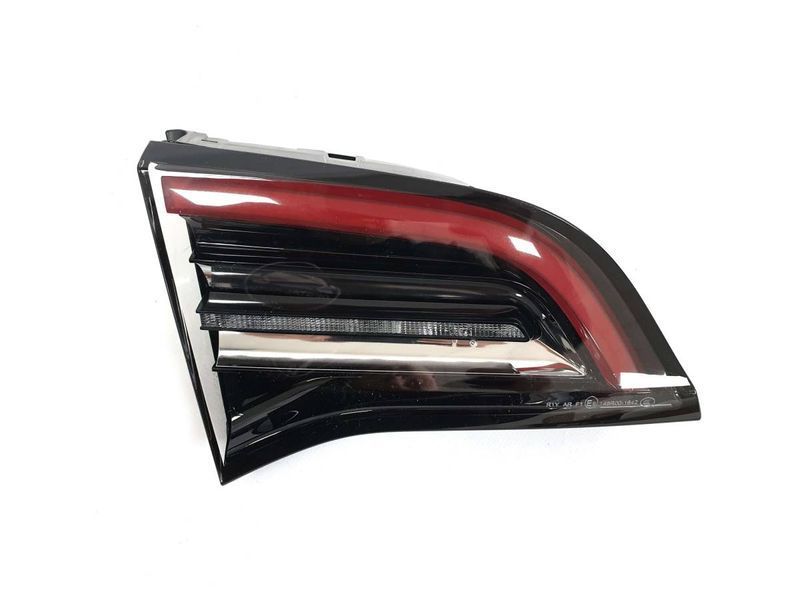 Задние фонари на Tesla Model Y 2020- 428261 фото Задние фонари на Tesla Model Y 2020- 428261 фото