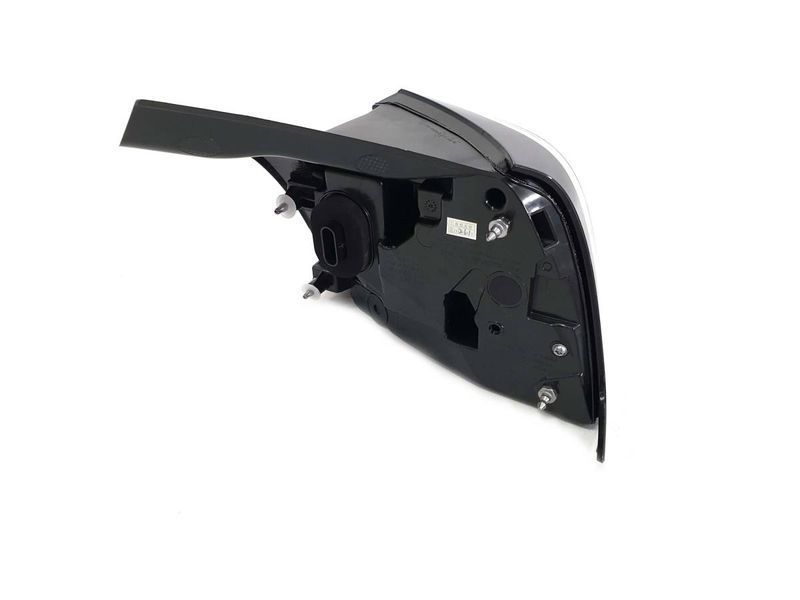 Задние фонари на Tesla Model Y 2020- 428261 фото Задние фонари на Tesla Model Y 2020- 428261 фото