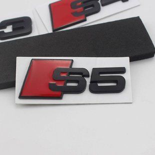 Автологотип емблема напис Audi S5 red black на кришку багажника матова 206662 фото