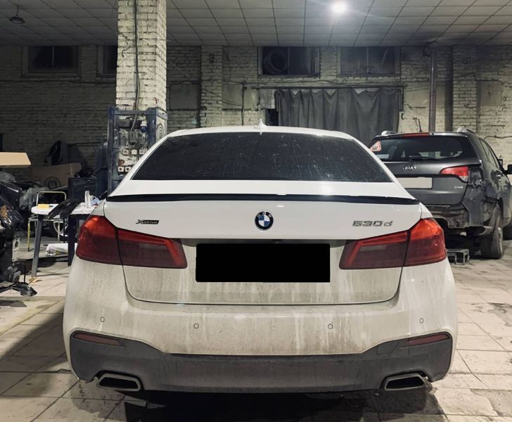 Спойлер на BMW 5 G30 2017-2022 стиль M-Performance чорний глянець 429874 фото