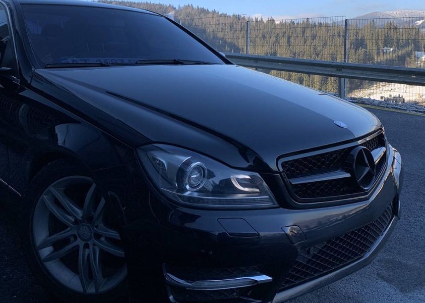 Решетка радиатора на Mercedes C-class W204 2007-2014 Black SL 430025 фото