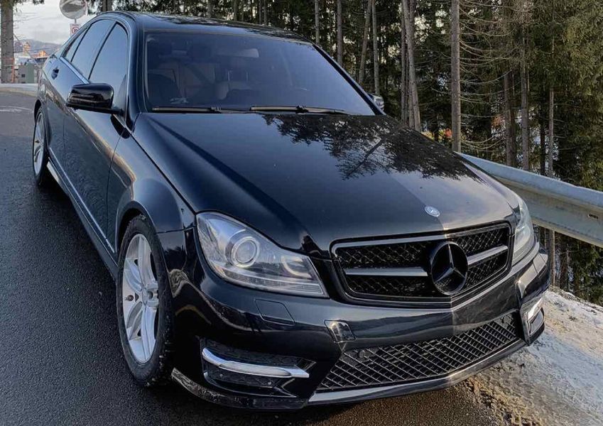 Решетка радиатора на Mercedes C-class W204 2007-2014 Black SL 430025 фото