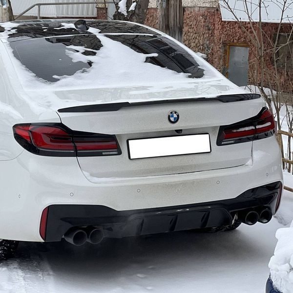Спойлер на машину BMW 5 G30 2017-2022 в стиле М4 черный глянец 429878 фото