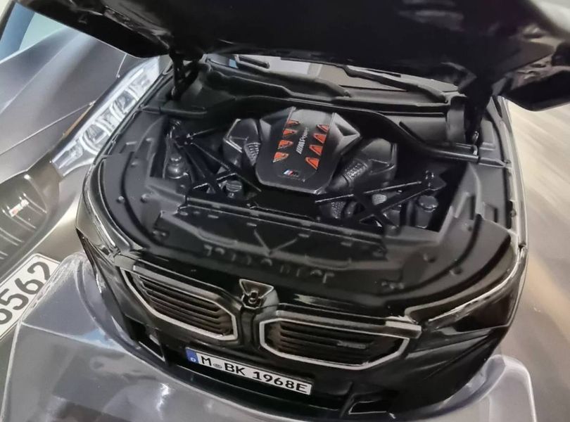 Модель коллекционная BMW XM (G09) Saphire Black 80435B308C3 масштаб 1:18 430642 фото