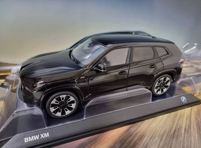 Модель коллекционная BMW XM (G09) Saphire Black 80435B308C3 масштаб 1:18 430642 фото