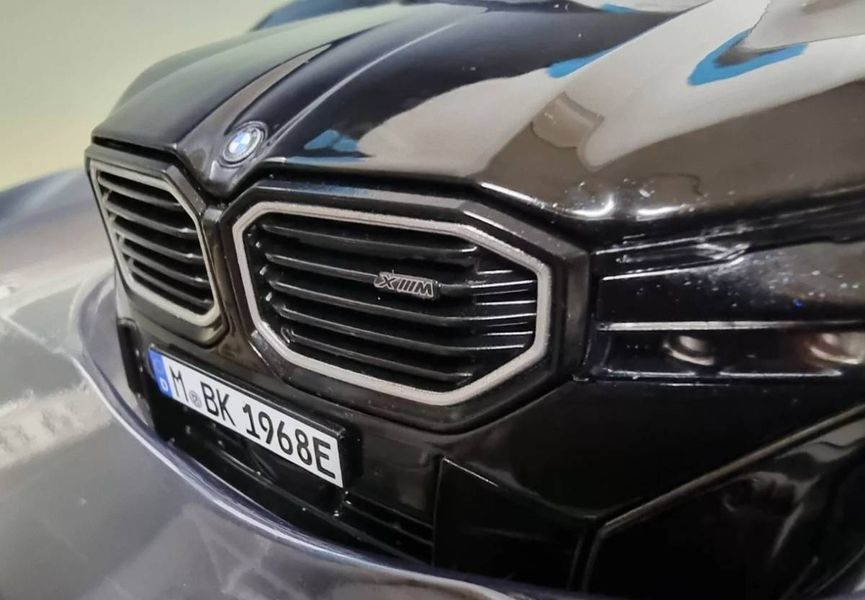 Модель коллекционная BMW XM (G09) Saphire Black 80435B308C3 масштаб 1:18 430642 фото