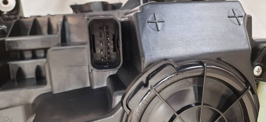 Передние фары на BMW 5 Series G30 2017-2020 FULL LED вместо оригинальных ксеноновых фар SY 430405 фото