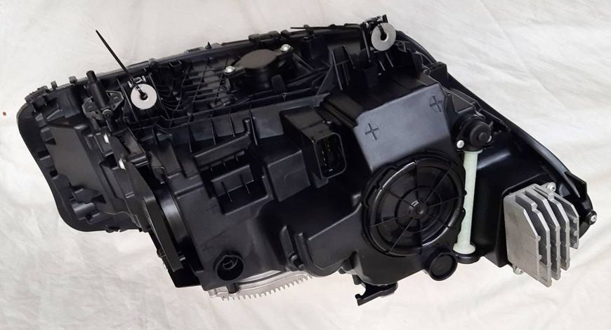 Передние фары на BMW 5 Series G30 2017-2020 FULL LED вместо оригинальных ксеноновых фар SY 430405 фото