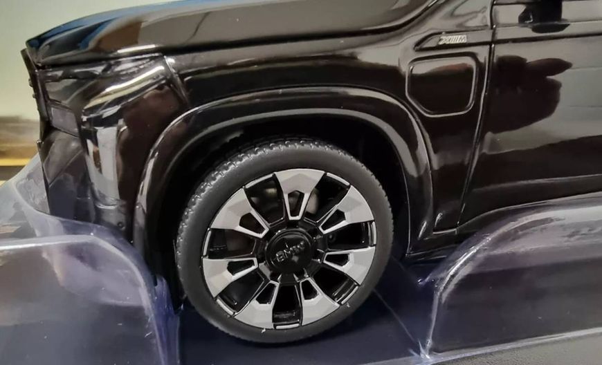 Модель коллекционная BMW XM (G09) Saphire Black 80435B308C3 масштаб 1:18 430642 фото