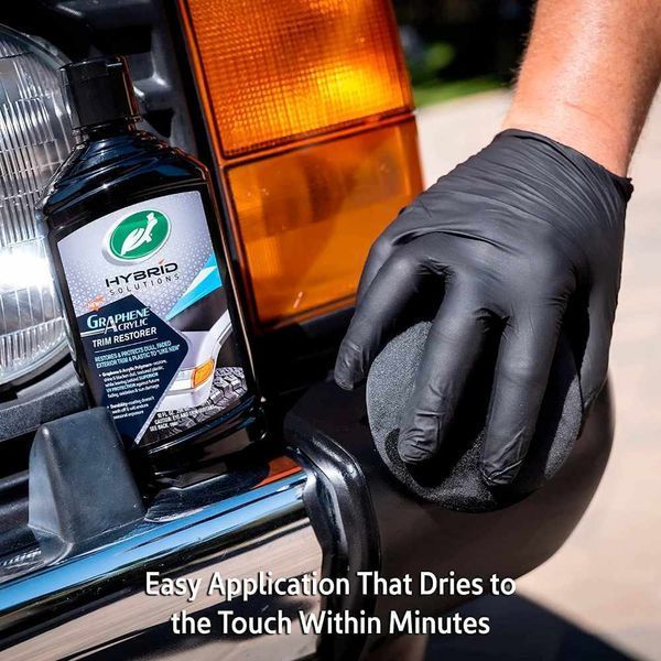 Восстановитель пластика Turtle Wax Hybrid Solutions Trim Restorer с графеном 296мл 409182 фото