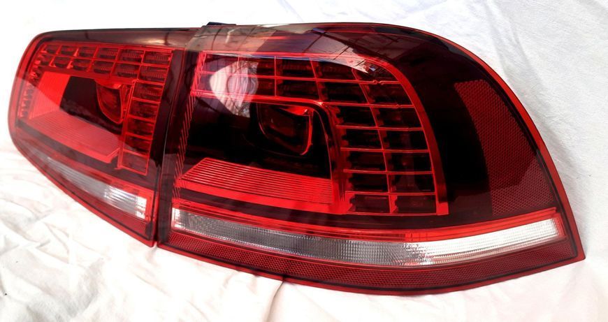 Задние фонари на Volkswagen Touareg NF 2011-2018 LED красные темные 430505 фото Задние фонари на Volkswagen Touareg NF 2011-2018 LED красные темные 430505 фото