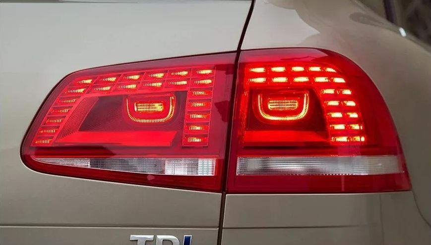Задние фонари на Volkswagen Touareg NF 2011-2018 LED красные темные 430505 фото Задние фонари на Volkswagen Touareg NF 2011-2018 LED красные темные 430505 фото
