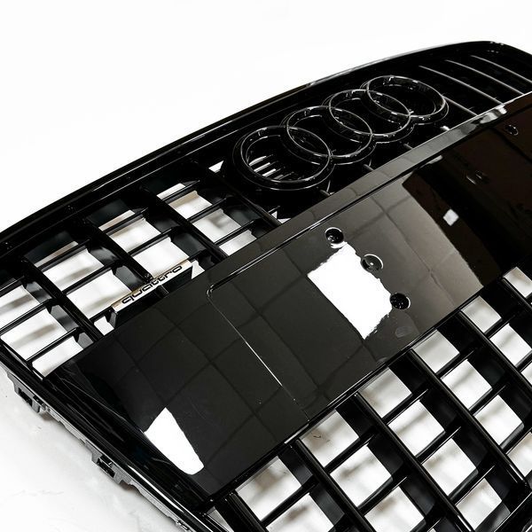 Решетка радиатора на Audi Q7 2005-2015 в стиле SQ7 Gloss Black 521996 фото