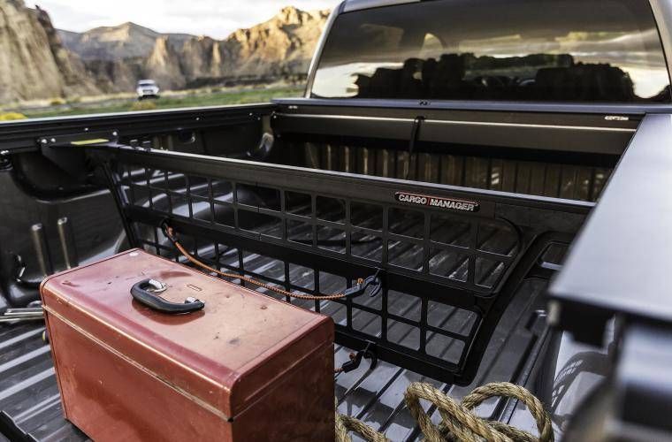 Розділювач кузова для Toyota Hilux 2015- Roll N Lock Cargo Manager CM518 142656 фото