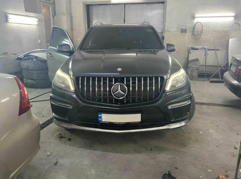 Решітка радіатора на Mercedes GL-class X166 2012-2015 GT Chrome Black 427625 фото Решітка радіатора на Mercedes GL-class X166 2012-2015 GT Chrome Black 427625 фото