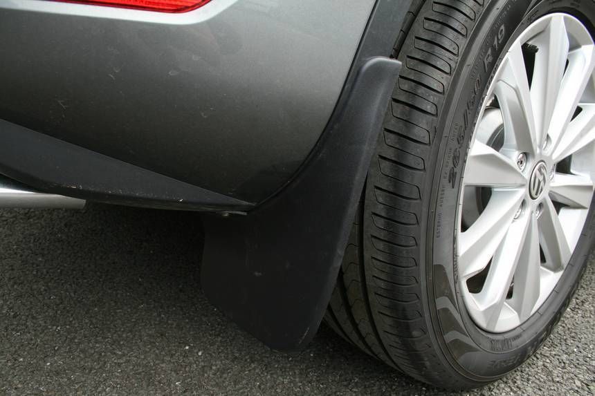 Брызговики на Volkswagen Touareg 2010- задние VAG 7P0075101 35696 фото