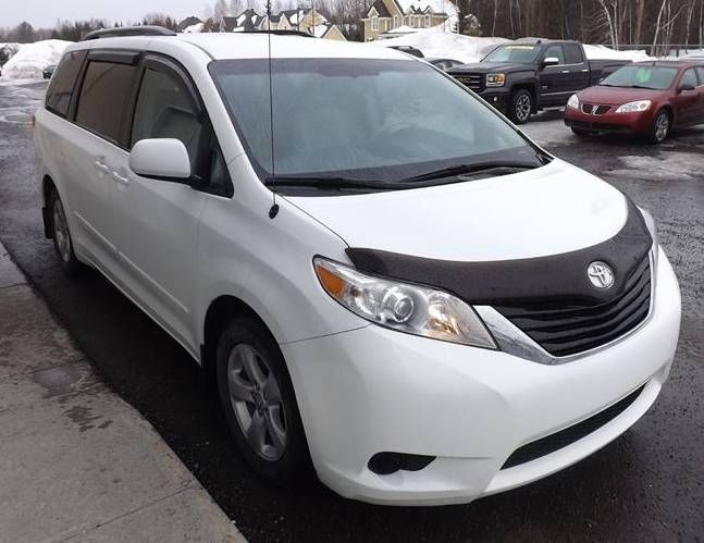 Дефлектор капоту на Toyota Sienna 2011-2017 FormFit Hood Protector HD 20H11 242612 фото