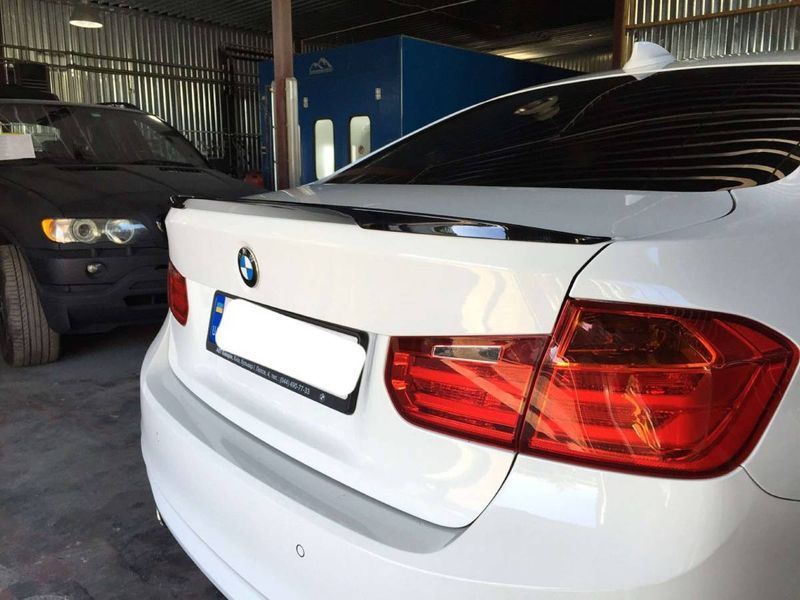 Спойлер на BMW 3 F30 2011-2018 стиль M-Performance чорний глянець 428789 фото
