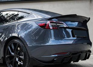 Спойлер на машину Tesla Model 3 2017-2023 IKON Style черный глянец 523346 фото