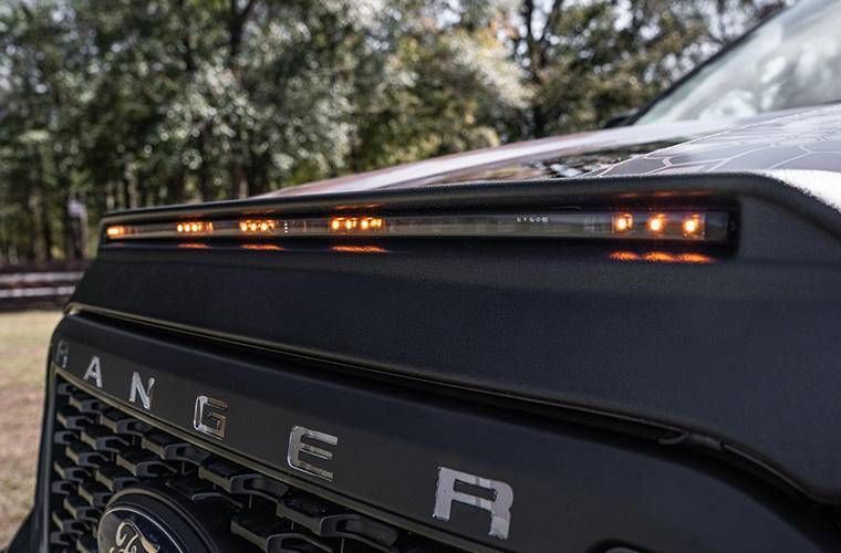 Дефлектор капоту на Ford F-150 2015- Aeroskin LightShield AVS 753096 197462 фото