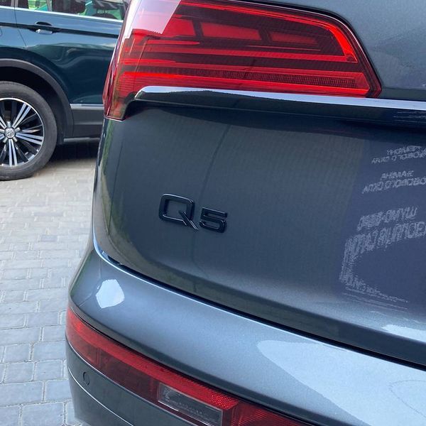 Автологотип емблема напис Audi Q5 чорний глянець 325318 фото