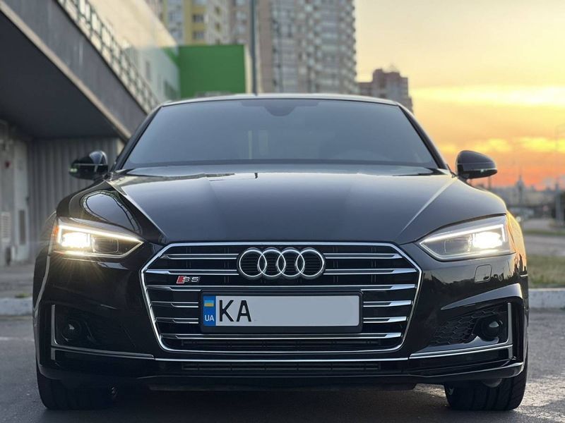 Решетка радиатора на Audi A5 2016-2020 в стиле S5 Chrome Black 427382 фото