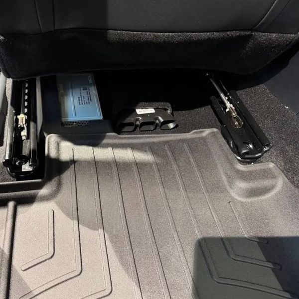 3D килимки для Ford Ranger, Volkswagen Amarok 2024- чорні задні WeatherTech 4418492IM 426069 фото