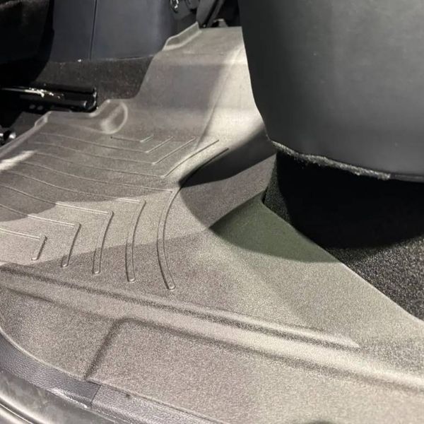 3D килимки для Ford Ranger, Volkswagen Amarok 2024- чорні задні WeatherTech 4418492IM 426069 фото