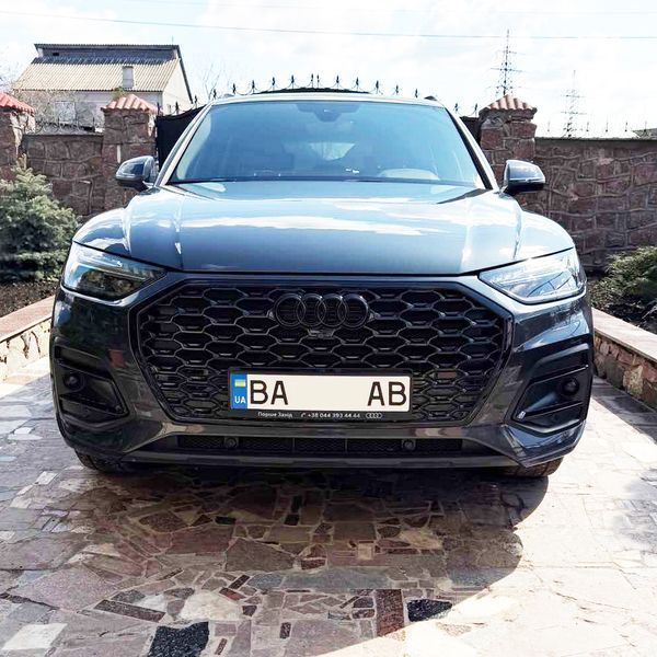 Решітка радіатора на Audi Q5 2020- стиль RSQ5 Black 427348 фото