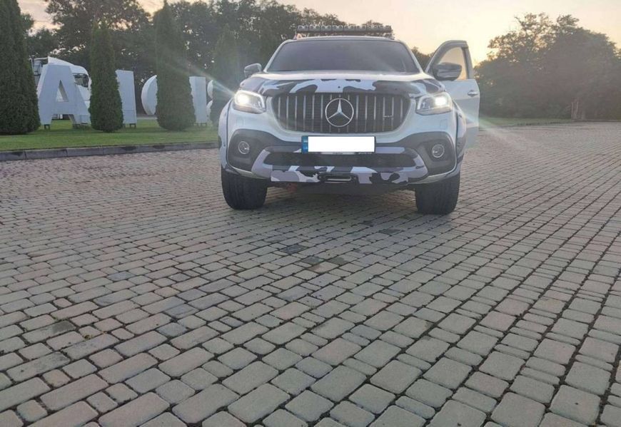 Решетка радиатора на Mercedes X-class W470 2017- GT Chrome Black 427591 фото