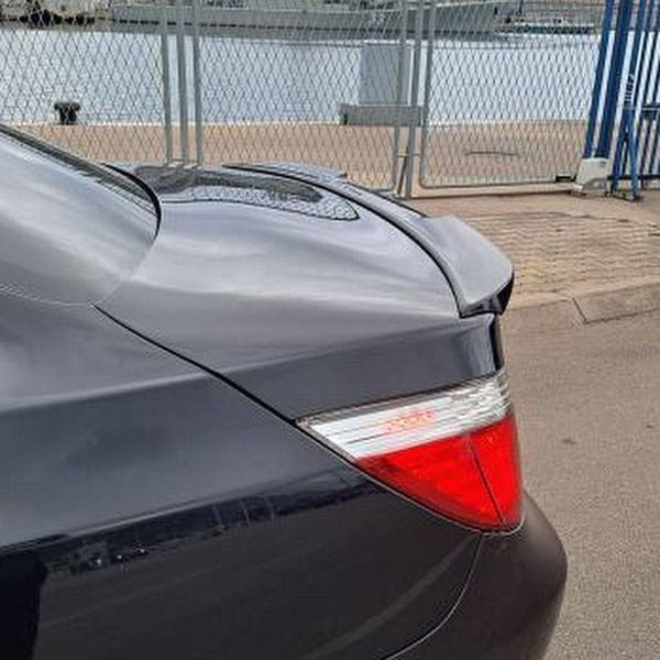 Спойлер на BMW 5 E60 2004-2010 стиль M4 чорний глянець 431253 фото Спойлер на BMW 5 E60 2004-2010 стиль M4 чорний глянець 431253 фото