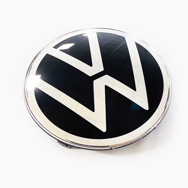 Эмблема в решетку радиатора Volkswagen Tiguan 2021-2024 5NA853601M под дистроник 521702 фото