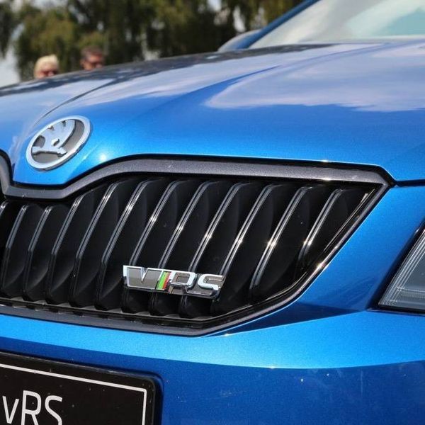 Рамка решітки радіатора на Skoda Octavia A7 2013-2017 5E0853761AF9R 418468 фото