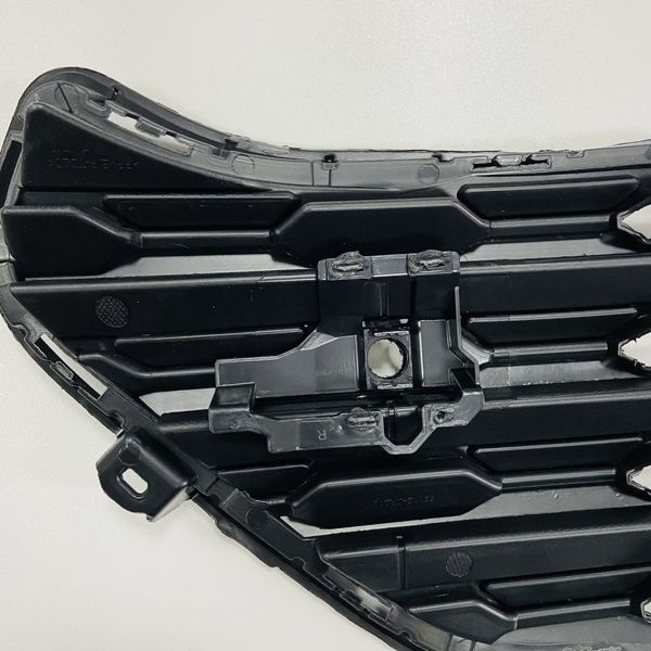 Решетка радиатора на Toyota RAV4 2018- XA50 PTY99608AK 424209 фото