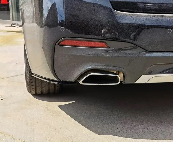 Накладки елерони заднього бампера на BMW 5 Series G30 2017- Чорний глянець 522367 фото