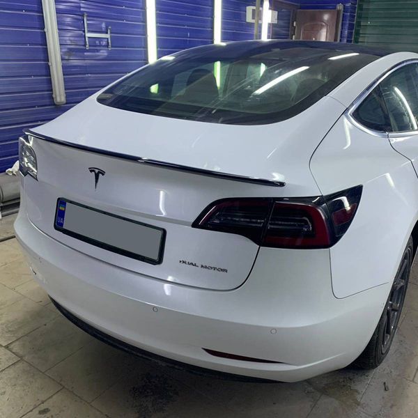 Спойлер на Tesla Model 3, Y 2017- Perfomance чорний глянець 355154 фото