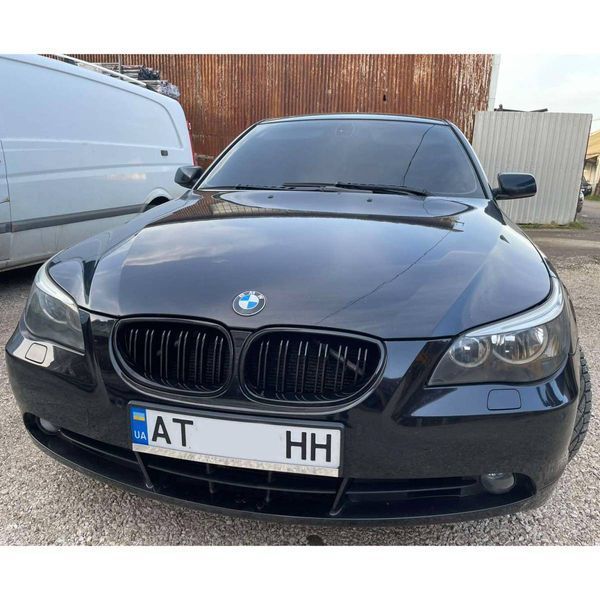 Решітка радіатора на BMW 5 E60, E61 2003-2010 Black 240859 фото Решітка радіатора на BMW 5 E60, E61 2003-2010 Black 240859 фото