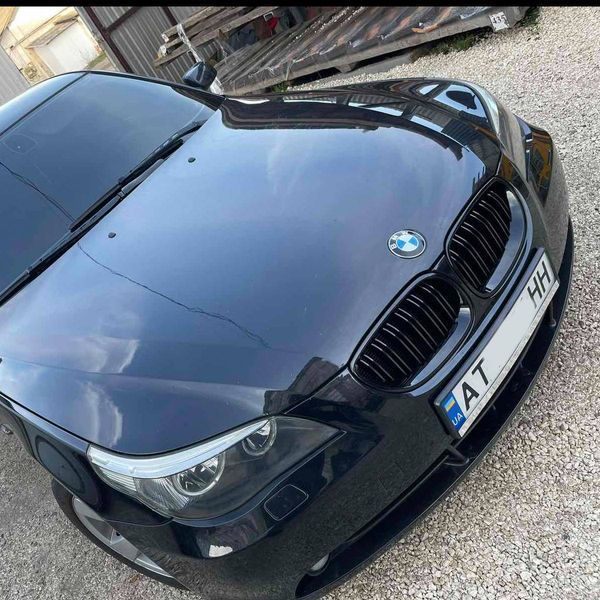 Решітка радіатора на BMW 5 E60, E61 2003-2010 Black 240859 фото Решітка радіатора на BMW 5 E60, E61 2003-2010 Black 240859 фото