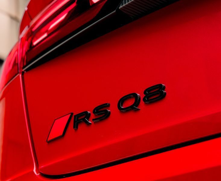 Автологотип надпись Audi RSQ8 2024- Exclusive Black Edition на крышку багажника с ромбом 521802 фото