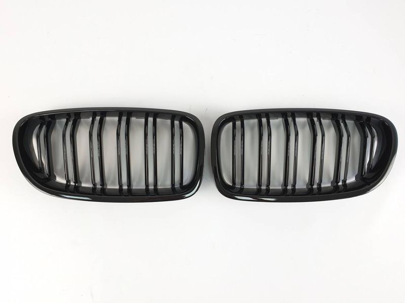 Решітка радіатора на BMW 5 E60, E61 2003-2010 Black 240859 фото Решітка радіатора на BMW 5 E60, E61 2003-2010 Black 240859 фото