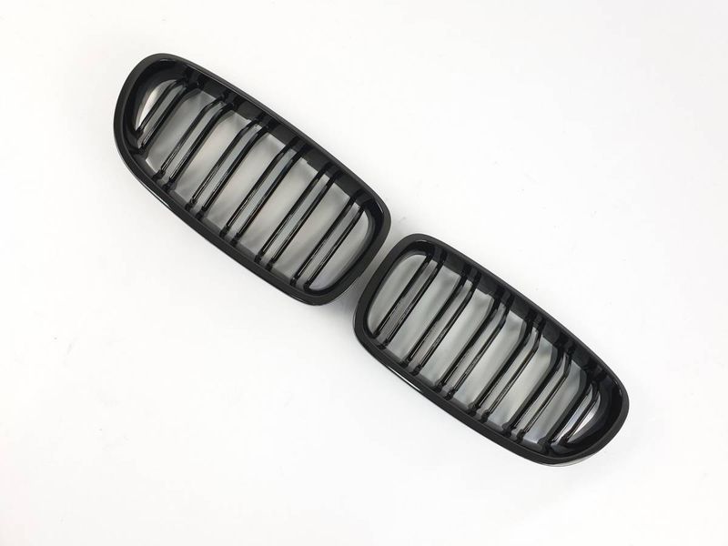 Решітка радіатора на BMW 5 E60, E61 2003-2010 Black 240859 фото Решітка радіатора на BMW 5 E60, E61 2003-2010 Black 240859 фото